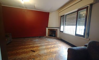 CASA DE 4 AMBIENTES VENTA EN Cabrera  1247 (BANFIELD)