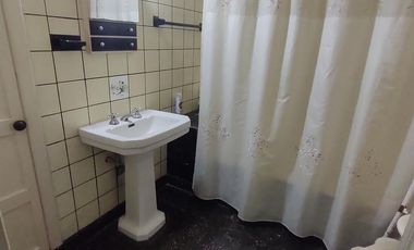 CASA DE 4 AMBIENTES VENTA EN Cabrera  1247 (BANFIELD)