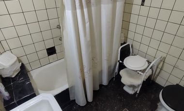 CASA DE 4 AMBIENTES VENTA EN Cabrera  1247 (BANFIELD)