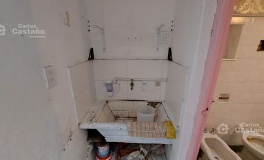 Casa en PB, 3 Amb. con Cochera y Patio (Ideal Mejoras o Uso Comercial)