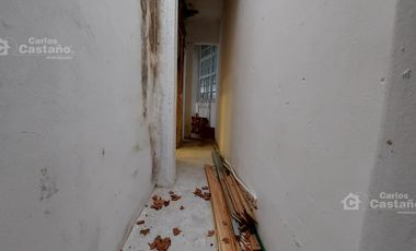 Casa en PB, 3 Amb. con Cochera y Patio (Ideal Mejoras o Uso Comercial)