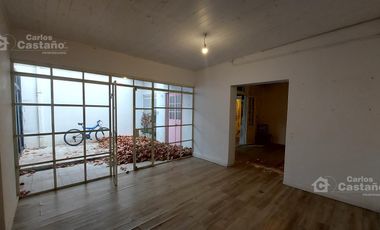 Casa en PB, 3 Amb. con Cochera y Patio (Ideal Mejoras o Uso Comercial)