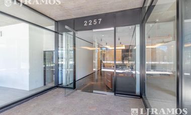 Venta de oficina de 238 m2 en San Isidro
