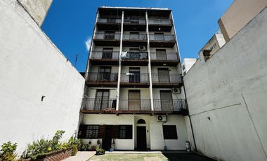 Departamento 1 dormitorio con balcón al frente