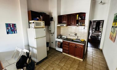 Departamento 1 dormitorio con balcón al frente