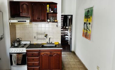 Departamento 1 dormitorio con balcón al frente