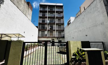 Departamento 1 dormitorio con balcón al frente