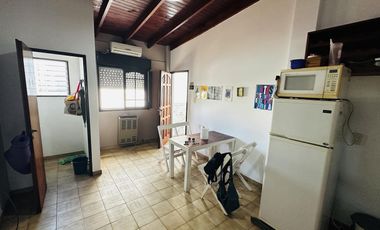 Departamento 1 dormitorio con balcón al frente