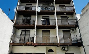 Departamento 1 dormitorio con balcón al frente