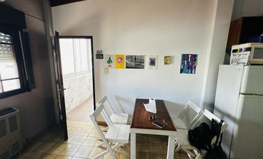 Departamento 1 dormitorio con balcón al frente