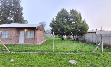 Casa a terminar con amplio lote. Barrio Parque Peña.