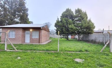 Casa a terminar con amplio lote. Barrio Parque Peña.