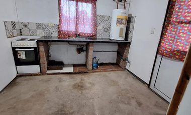 Casa a terminar con amplio lote. Barrio Parque Peña.