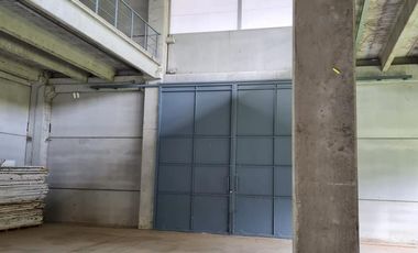 Nave Industrial en Cristobal Barritella y Calle del Canal - Alquiler -  Los Boulevares