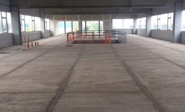 Nave Industrial en Cristobal Barritella y Calle del Canal - Alquiler -  Los Boulevares