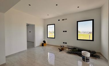 Casa en Santa Elisa, Pilar del este