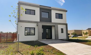 Casa en Santa Elisa, Pilar del este