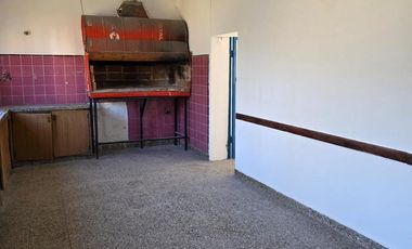 AMPLIO DEPOSITO CON Y TERRENO AMPLIO SOBRE JUAN B. JUSTO!