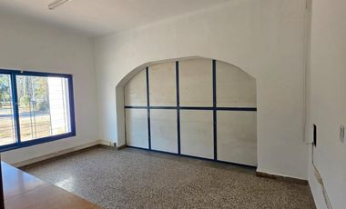 AMPLIO DEPOSITO CON Y TERRENO AMPLIO SOBRE JUAN B. JUSTO!