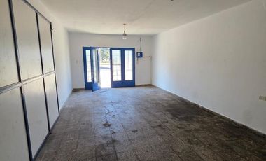 AMPLIO DEPOSITO CON Y TERRENO AMPLIO SOBRE JUAN B. JUSTO!