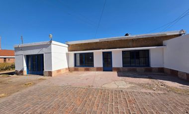 AMPLIO DEPOSITO CON Y TERRENO AMPLIO SOBRE JUAN B. JUSTO!