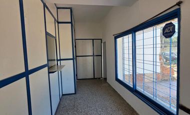 AMPLIO DEPOSITO CON Y TERRENO AMPLIO SOBRE JUAN B. JUSTO!