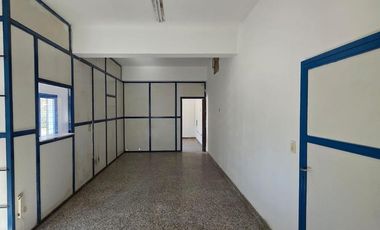 AMPLIO DEPOSITO CON Y TERRENO AMPLIO SOBRE JUAN B. JUSTO!