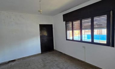 AMPLIO DEPOSITO CON Y TERRENO AMPLIO SOBRE JUAN B. JUSTO!