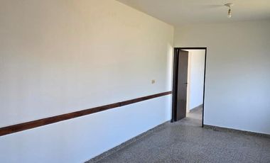 AMPLIO DEPOSITO CON Y TERRENO AMPLIO SOBRE JUAN B. JUSTO!