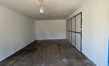 AMPLIO DEPOSITO CON Y TERRENO AMPLIO SOBRE JUAN B. JUSTO!