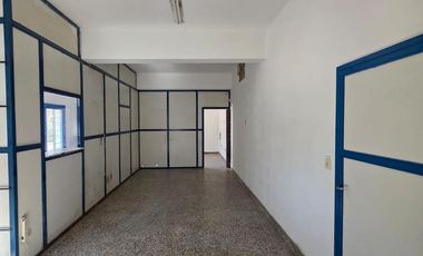 AMPLIO DEPOSITO CON Y TERRENO AMPLIO SOBRE JUAN B. JUSTO!