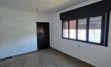 AMPLIO DEPOSITO CON Y TERRENO AMPLIO SOBRE JUAN B. JUSTO!