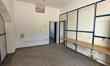 AMPLIO DEPOSITO CON Y TERRENO AMPLIO SOBRE JUAN B. JUSTO!