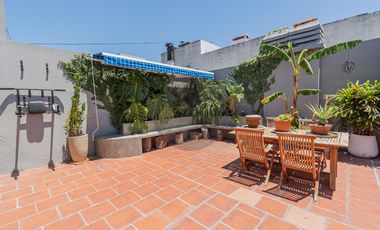 Departamento Penthouse 4 ambientes con terraza y cochera propia en alquiler Recoleta