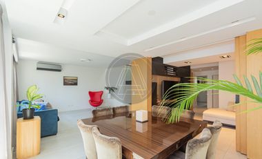 Departamento Penthouse 4 ambientes con terraza y cochera propia en alquiler Recoleta