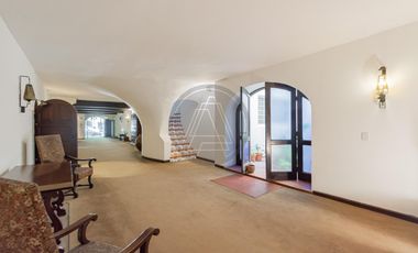 Departamento Penthouse 4 ambientes con terraza y cochera propia en alquiler Recoleta