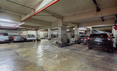 Departamento Penthouse 4 ambientes con terraza y cochera propia en alquiler Recoleta