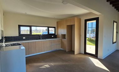 VENTA | CASA A ESTRENAR | ARENAS CHICO