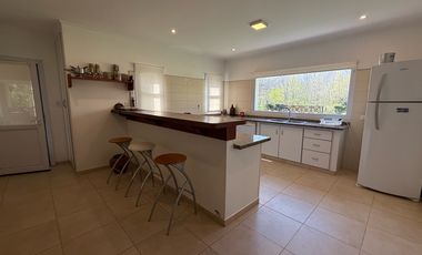 ¡Inolvidable casa quinta en el corazón del barrio más encantador y sereno de la ciudad de Lobos