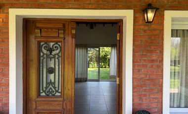 ¡Inolvidable casa quinta en el corazón del barrio más encantador y sereno de la ciudad de Lobos
