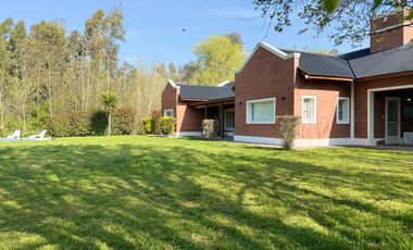 ¡Inolvidable casa quinta en el corazón del barrio más encantador y sereno de la ciudad de Lobos
