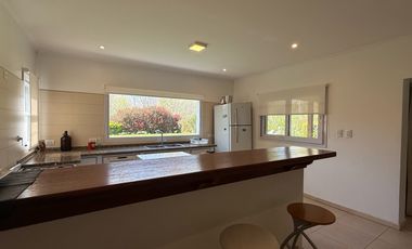 ¡Inolvidable casa quinta en el corazón del barrio más encantador y sereno de la ciudad de Lobos