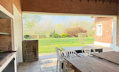 ¡Inolvidable casa quinta en el corazón del barrio más encantador y sereno de la ciudad de Lobos