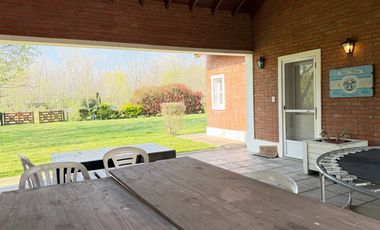 ¡Inolvidable casa quinta en el corazón del barrio más encantador y sereno de la ciudad de Lobos