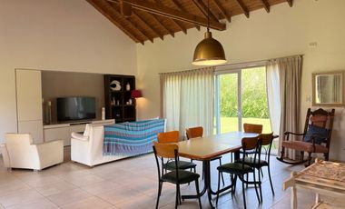 ¡Inolvidable casa quinta en el corazón del barrio más encantador y sereno de la ciudad de Lobos