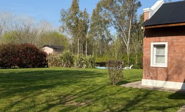 ¡Inolvidable casa quinta en el corazón del barrio más encantador y sereno de la ciudad de Lobos