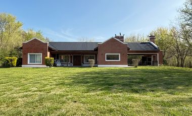 ¡Inolvidable casa quinta en el corazón del barrio más encantador y sereno de la ciudad de Lobos