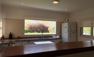 ¡Inolvidable casa quinta en el corazón del barrio más encantador y sereno de la ciudad de Lobos