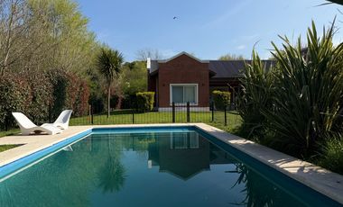 ¡Inolvidable casa quinta en el corazón del barrio más encantador y sereno de la ciudad de Lobos