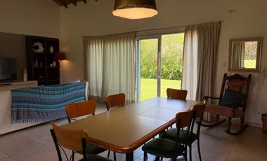 ¡Inolvidable casa quinta en el corazón del barrio más encantador y sereno de la ciudad de Lobos